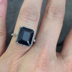 Elegant Black and Silver Women's Ring